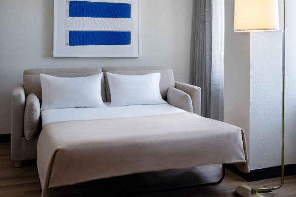 Renaissance by Marriott Fort Lauderdale Cruise Port Hotel image 16